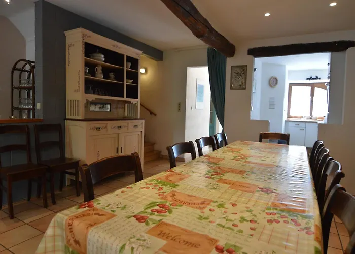 Beautiful Holiday Home by the Lake in Freyneux
